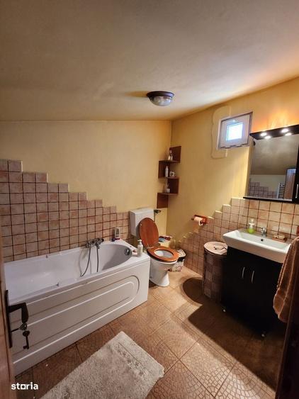Casă cu 4 camere cu Teren 200 Mp în Central