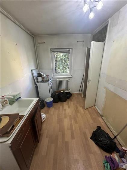 Apartament cu 3 camere semidecomandat în Aradului