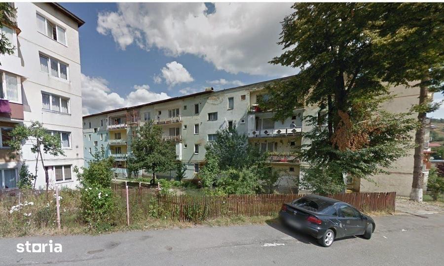 Apartament cu 3 camere semidecomandat în Nord
