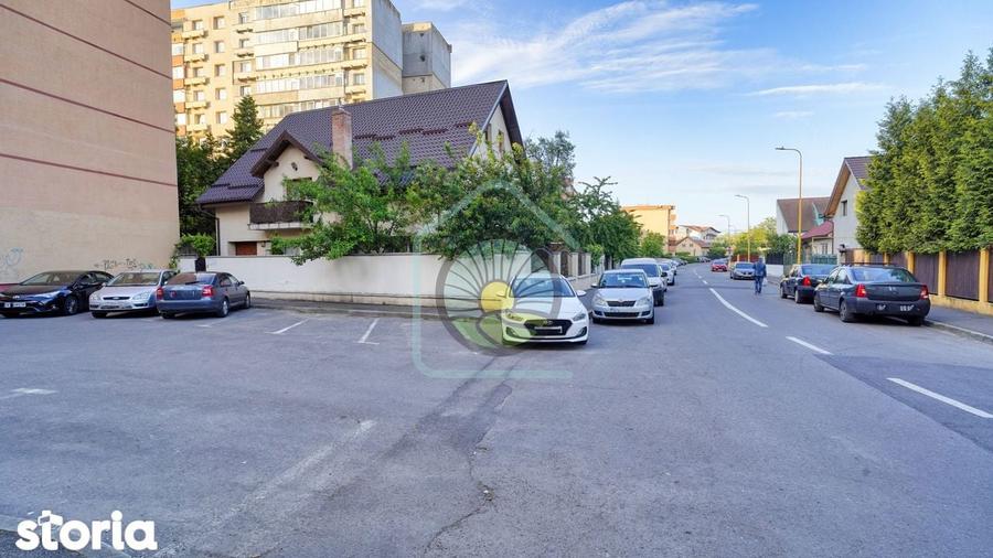Casă cu 3 camere decomandat cu Canalizare în Florilor