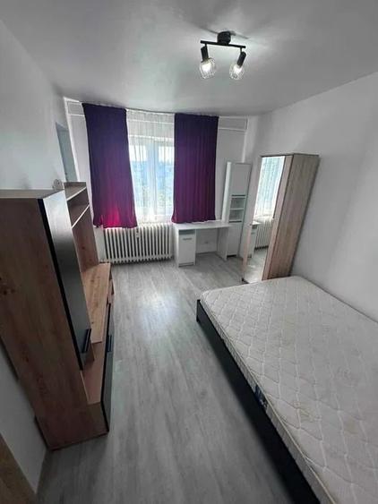 Garsonieră decomandată în Podu Roș