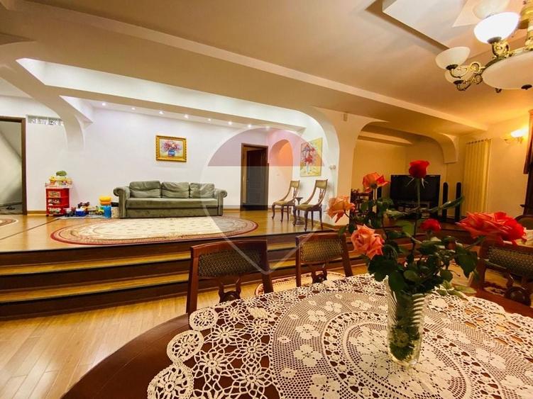 Casă individuală cu 14 camere cu Piscina în Nord