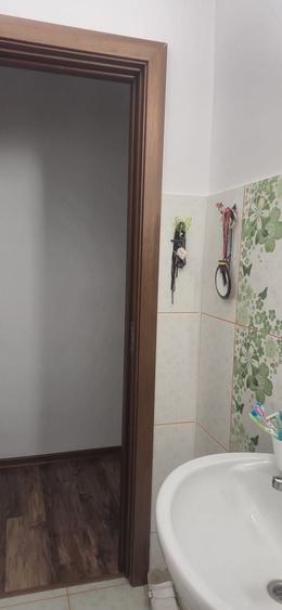 Apartament cu 4 camere semidecomandat, mobilat în Tomis Nord