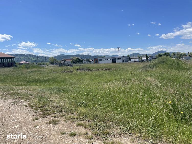 Teren de 863 mp, în Săvinești