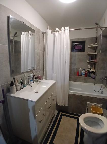 Garsonieră decomandată în Valea Adâncă