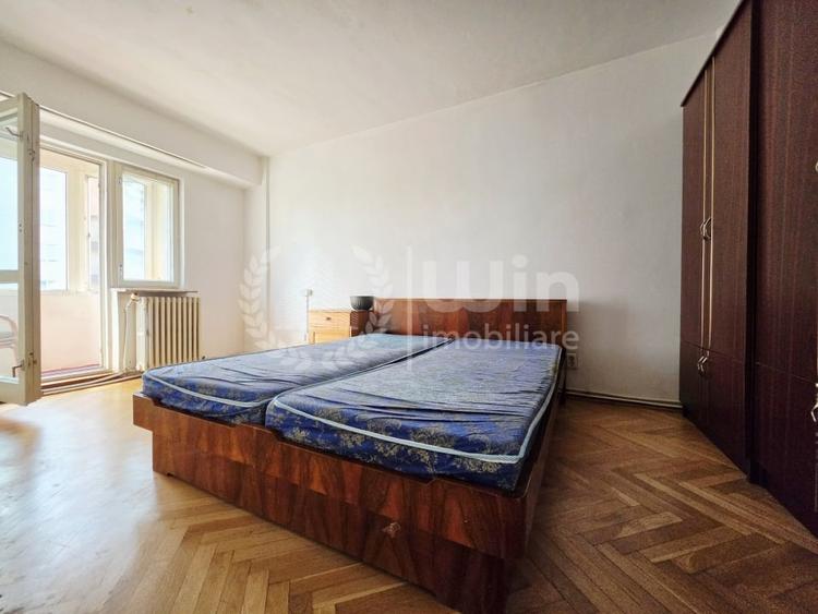 Apartament cu 4 camere decomandat, mobilat în Central