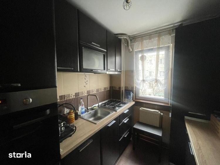 Apartament cu 3 camere în Craiovița Nouă