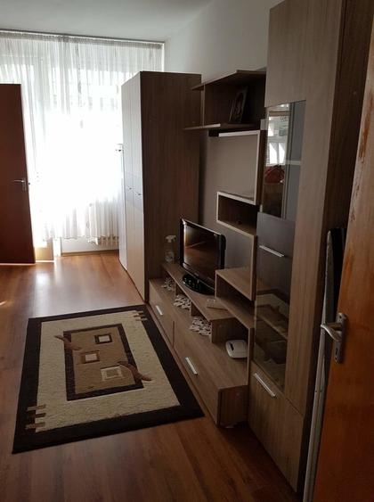 Garsonieră decomandată în Apărătorii Patriei