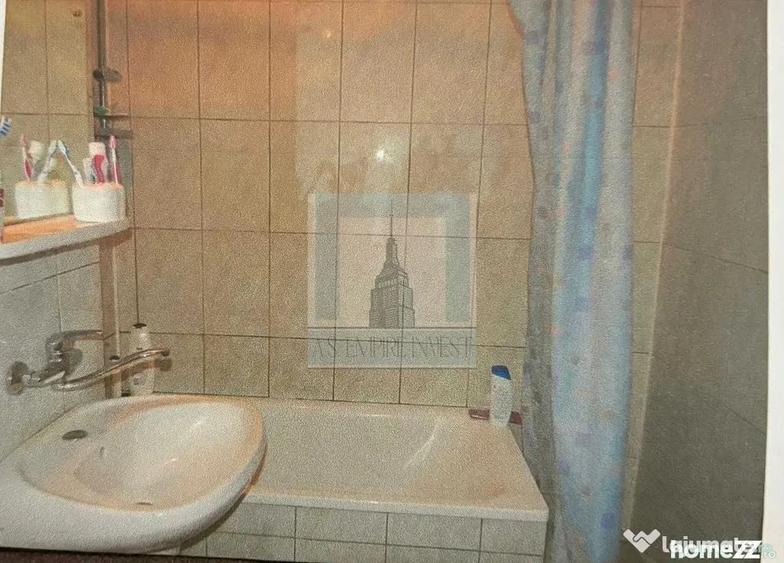 Apartament cu 3 camere decomandat în Calea București
