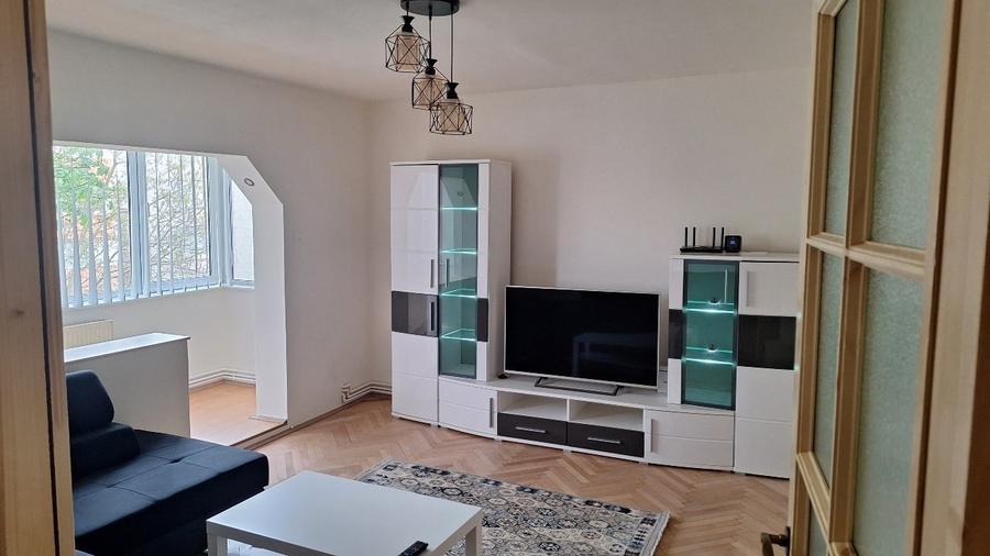 Apartament cu 4 camere decomandat, mobilat în Aradului