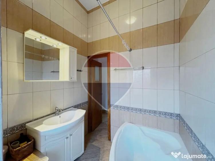 Apartament cu 3 camere semidecomandat în Primăverii