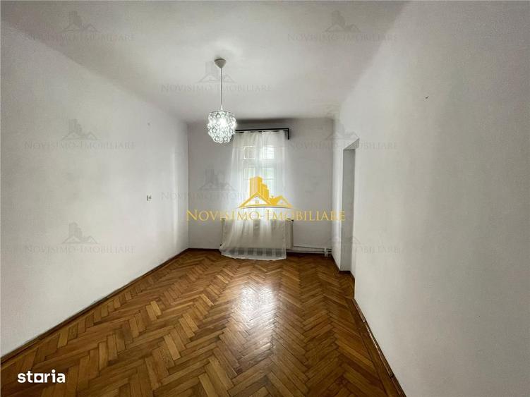 Casă cu 4 camere cu Teren 200 Mp în Central