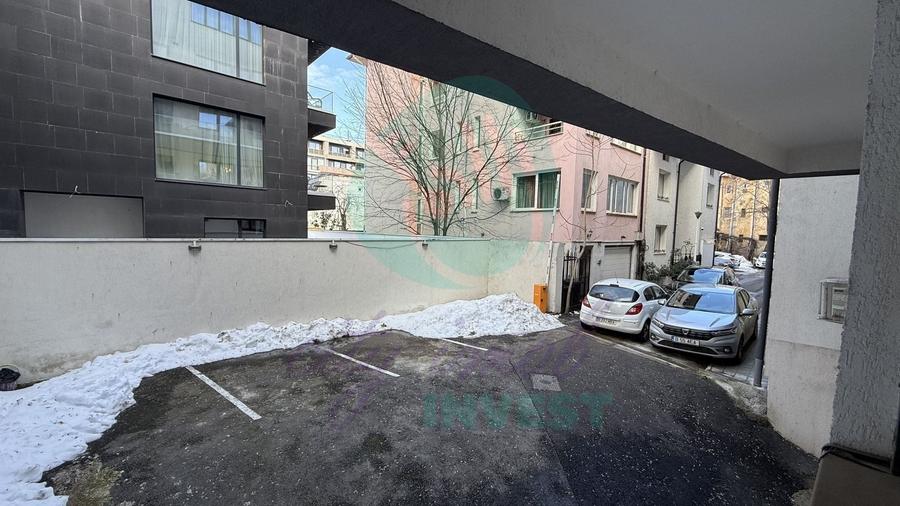 Apartament cu 3 camere semidecomandat în Polonă