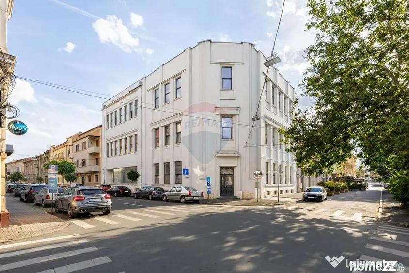 Apartament cu 4 camere decomandat în Ultracentral