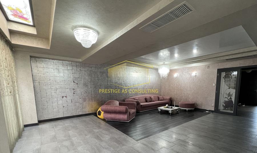 Casă individuală cu 7 camere cu Canalizare în Lipovei