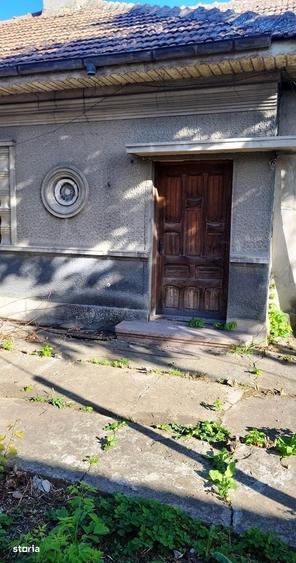 Casă cu 3 camere cu Teren 460 Mp în Central
