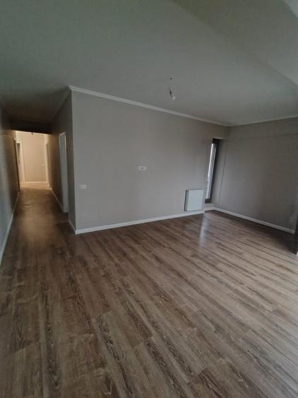 Apartament cu 3 camere decomandat în Chitila