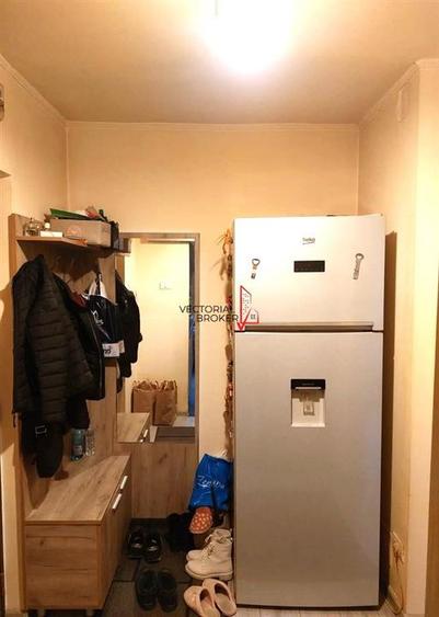 Apartament cu 3 camere semidecomandat în Colentina