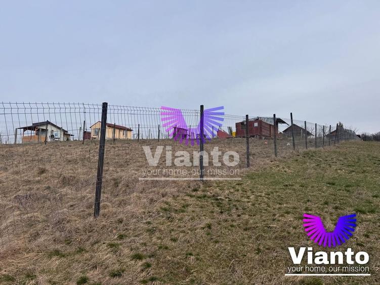 Teren Construcții intravilan de 650 mp, în Est