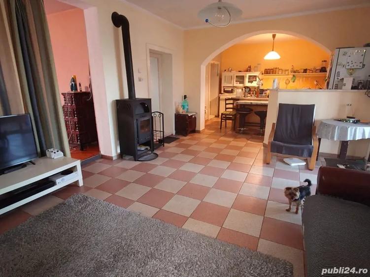 Casă cu 6 camere cu Teren 4500 Mp în Torontalului