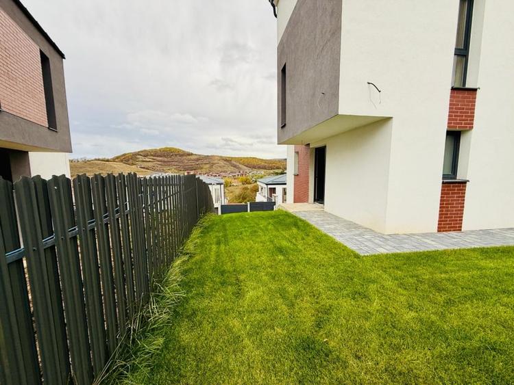 Duplex cu 5 camere cu Canalizare în Florești