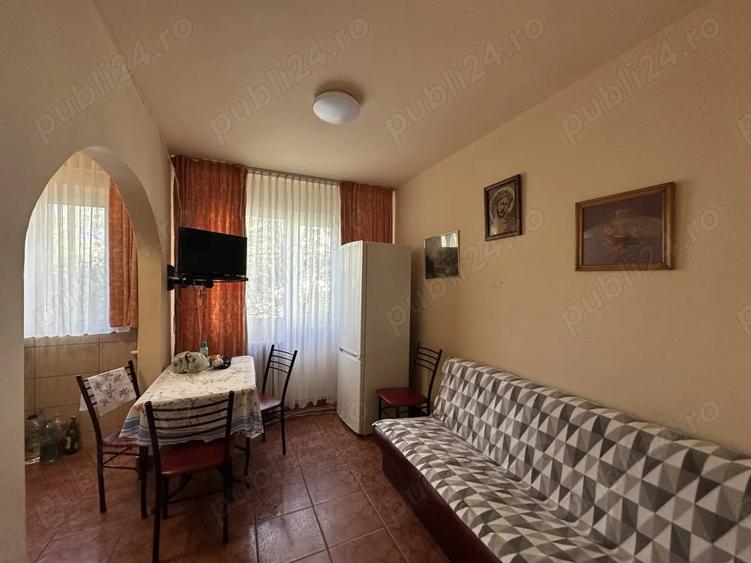 Apartament cu 3 camere în Malu Roșu