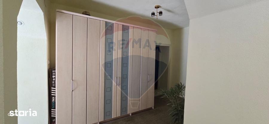 Casă cu 5 camere cu Teren 1076 Mp în Central