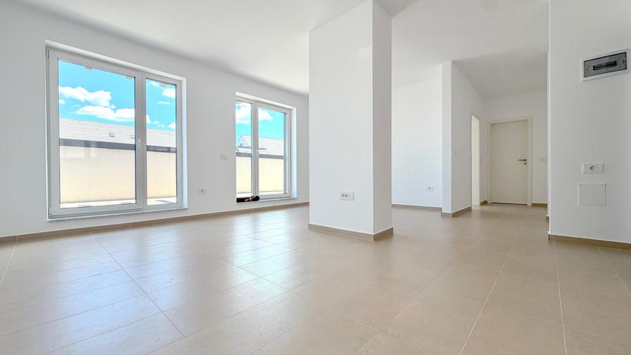 Apartament cu 2 camere decomandat în Tractorul