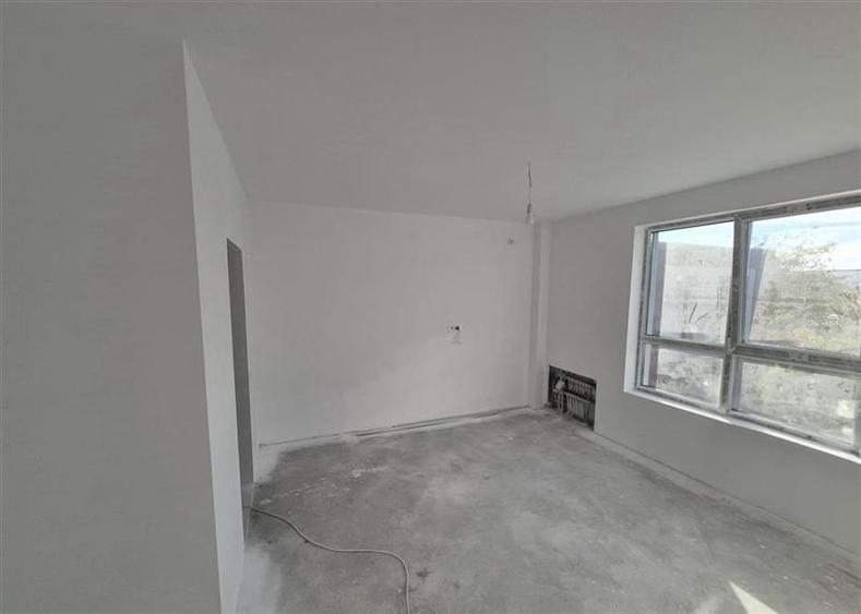 Duplex cu 4 camere cu Canalizare în Periferie
