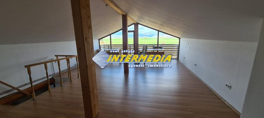 Casă individuală cu 20 camere cu Teren 35000 Mp în Pianu