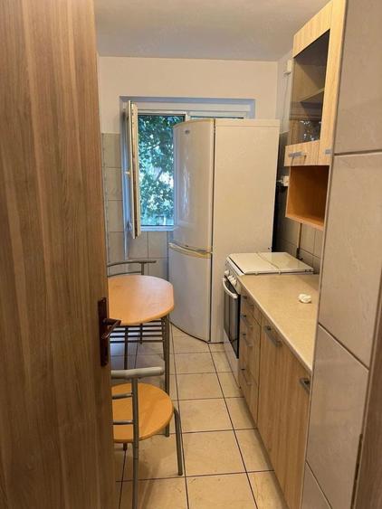 Apartament cu 3 camere semidecomandat, mobilat în Brâncoveanu
