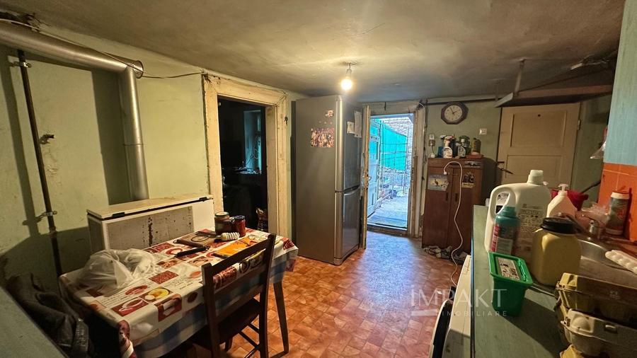 Casă individuală cu 6 camere cu Canalizare în Central