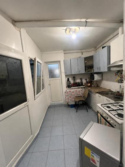Apartament cu 3 camere semidecomandat în Central