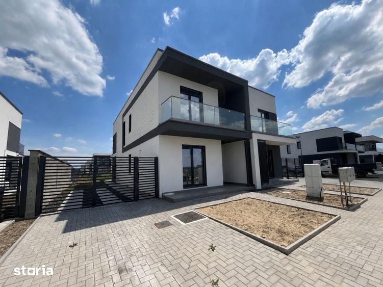 Casă cu 4 camere cu Teren 375 Mp în Sânandrei