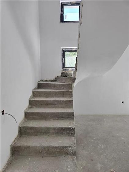 Duplex cu 5 camere cu Canalizare în Bucureștii Noi