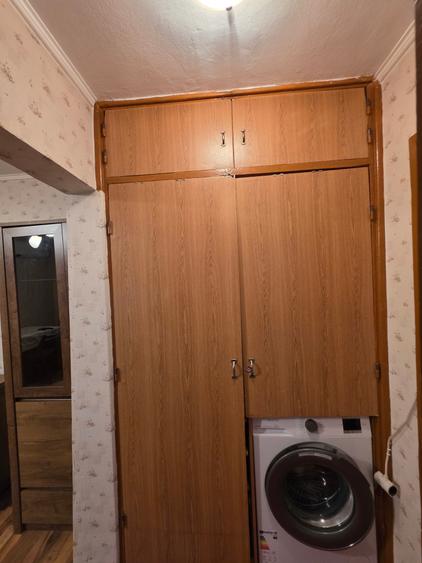 Apartament cu 3 camere semidecomandat în Giurgiului