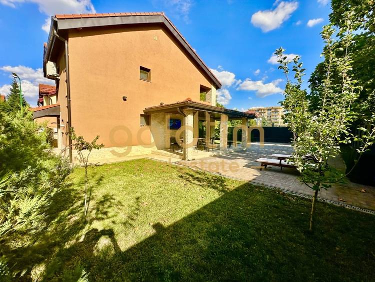 Casă individuală cu 5 camere cu Canalizare în Pipera