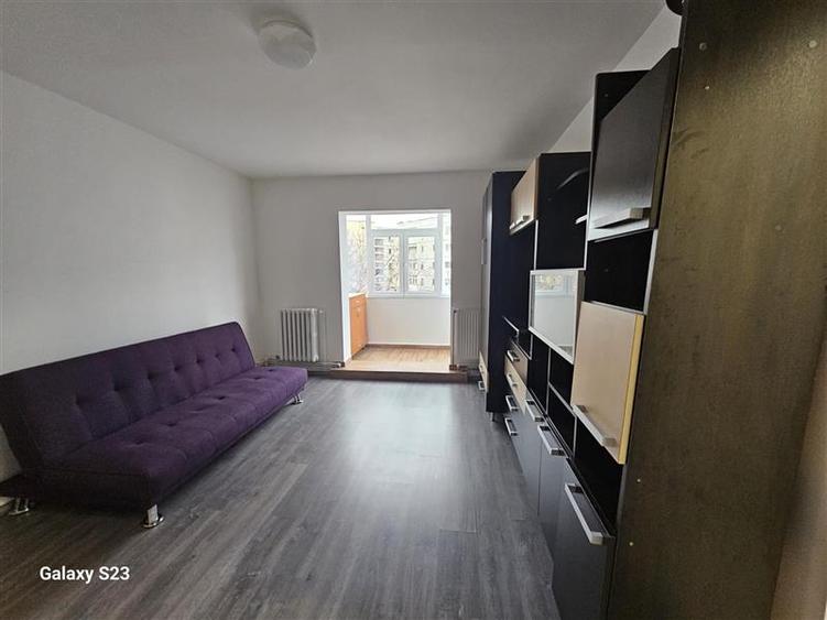 Apartament cu 2 camere semidecomandat în Aeroport