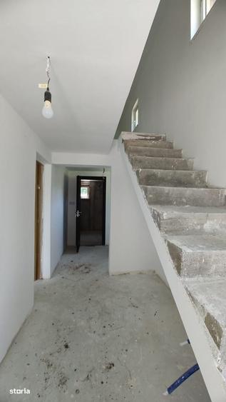 Casă cu 3 camere în Zăvoi
