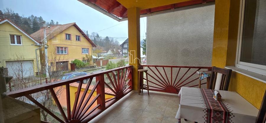 Casă individuală cu 5 camere cu Teren 192 Mp în Central