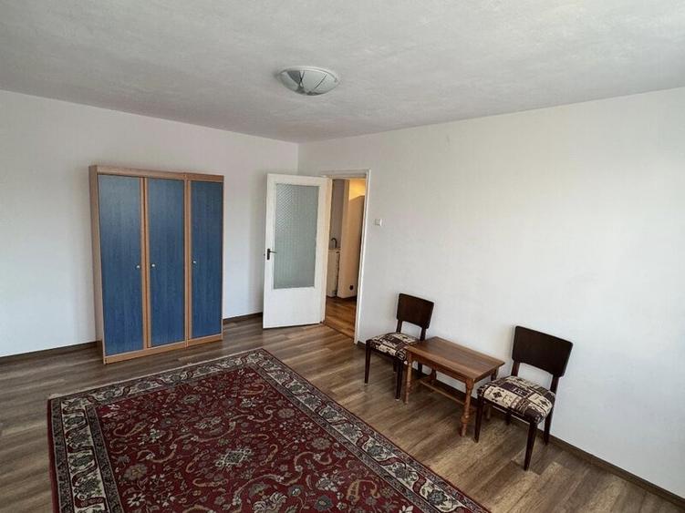 Apartament cu 3 camere decomandat în Militari