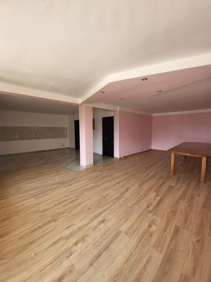 Casă individuală cu 5 camere cu Canalizare în Câlnic