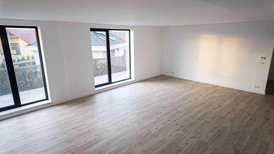 Apartament cu 4 camere decomandat în Nord-Vest