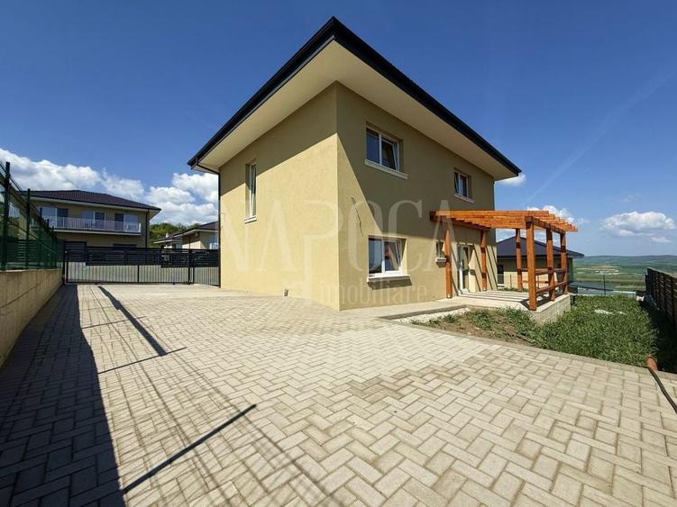 Casă individuală cu 4 camere cu Canalizare în Dezmir