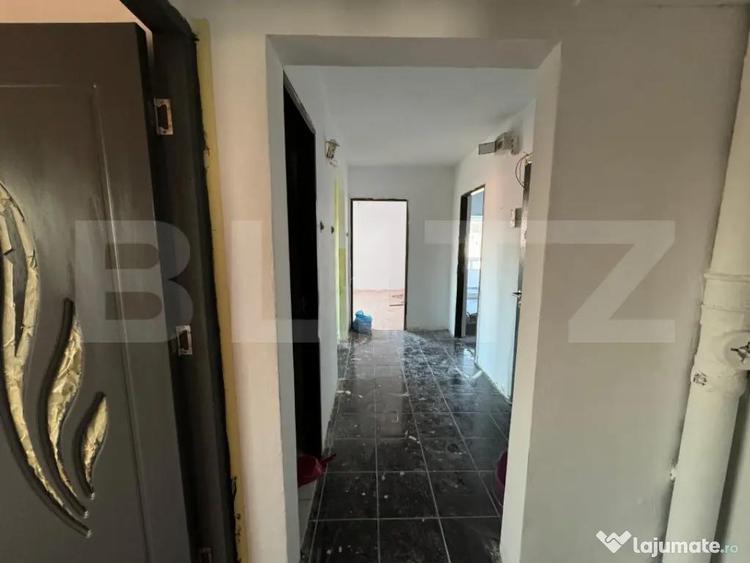 Apartament cu 3 camere semidecomandat în Central