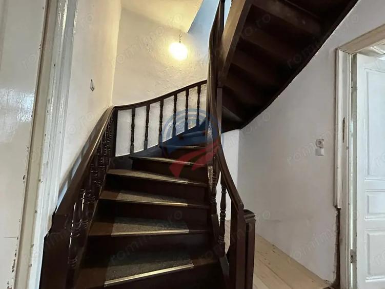 Casă cu 8 camere cu Teren 117 Mp în Ultracentral