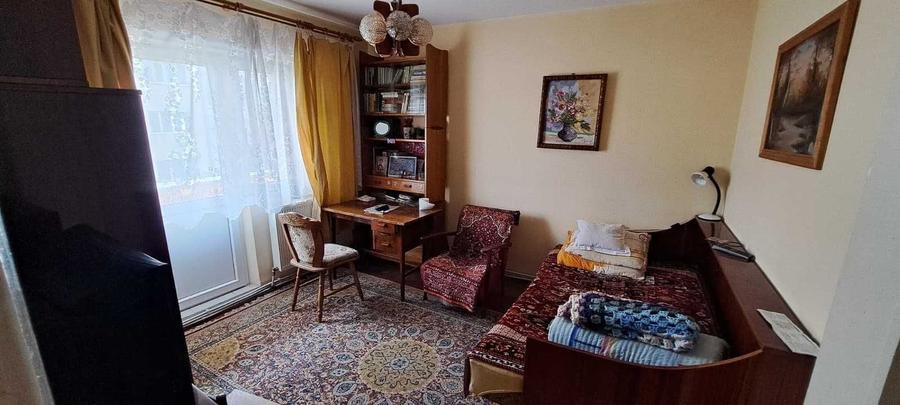 Apartament cu 3 camere decomandat în Est