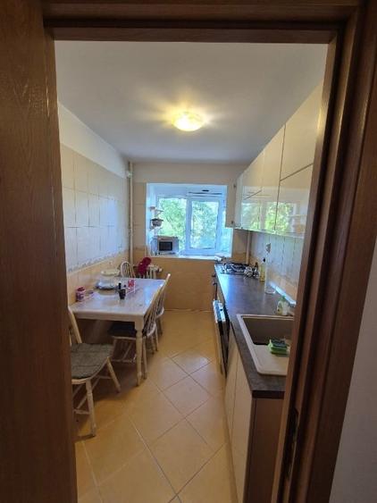 Apartament cu 3 camere decomandat, mobilat în Basarabia