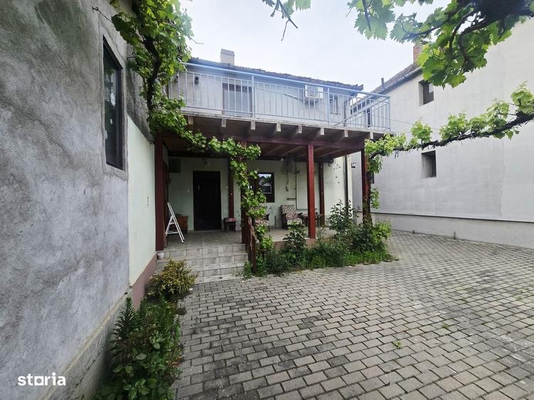 Apartament cu 2 camere decomandat în Bujac