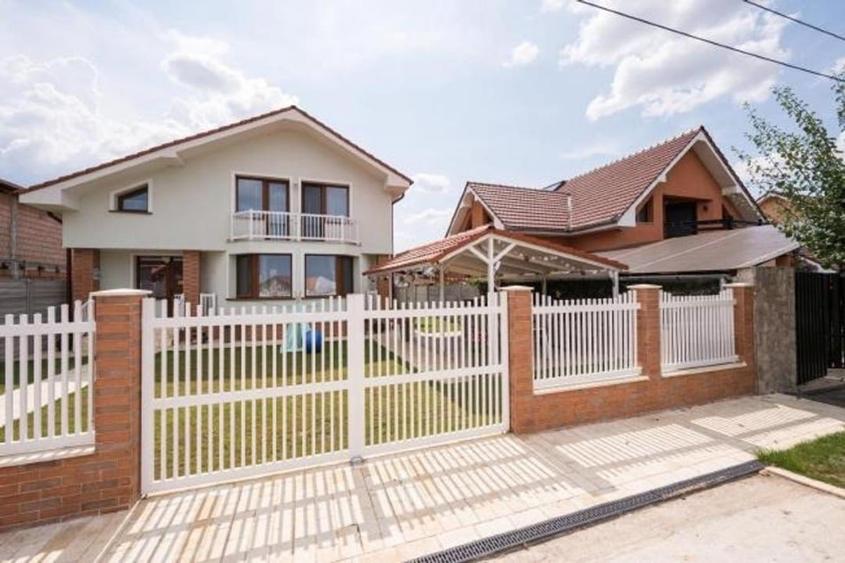 Casă individuală cu 5 camere cu Canalizare în Haieu